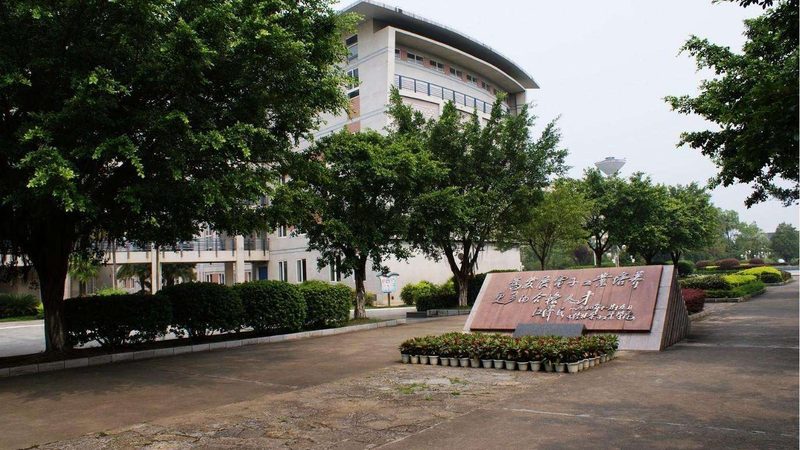 揭秘深圳SMT贴片DIP插件厂：核心技术解析与应用场景
